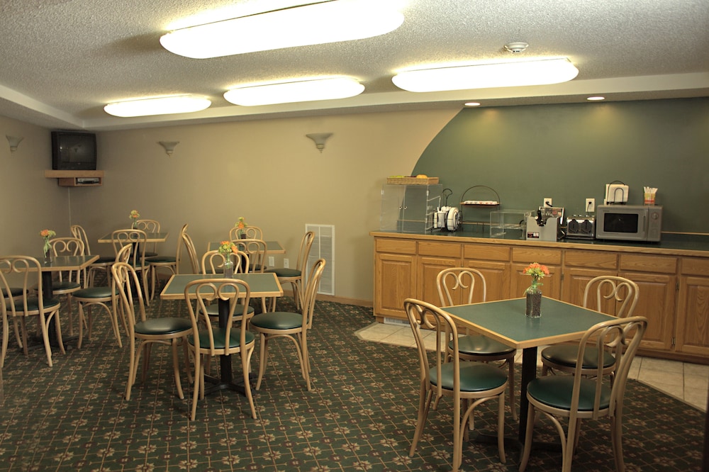 Americas Best Value Inn Annandale 44/57