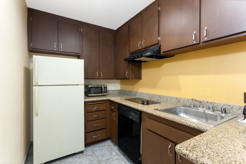 Days Inn by Wyndham Mission Valley/SDSU 16/21