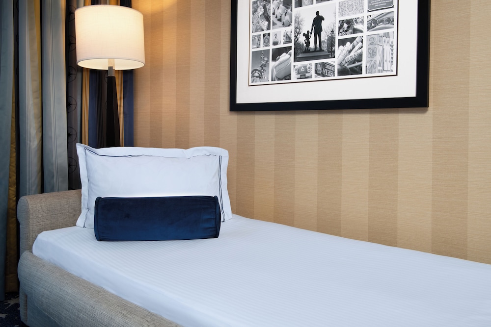 Disneyland Hotel 42/70