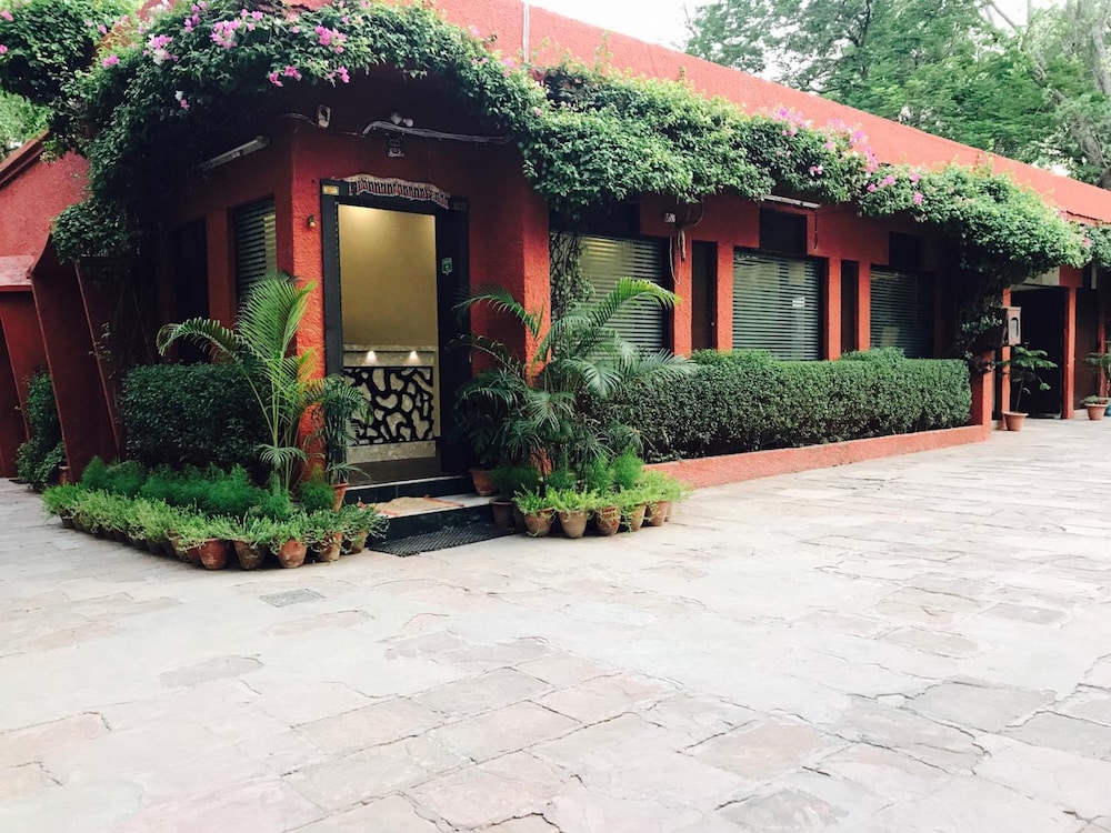 Hotel Sheela 2/53