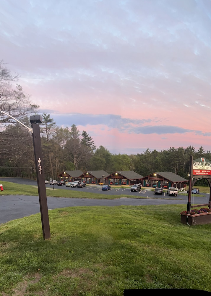 Swiss Chalets Village Inn 44/50