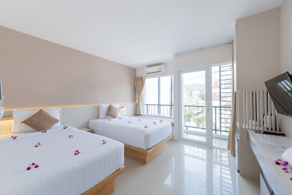 La Vista Patong Hotel 10/42