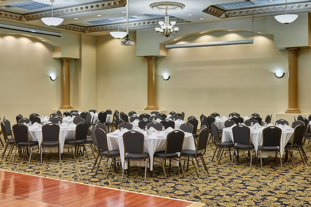 Radisson Hotel El Paso Airport 36/42