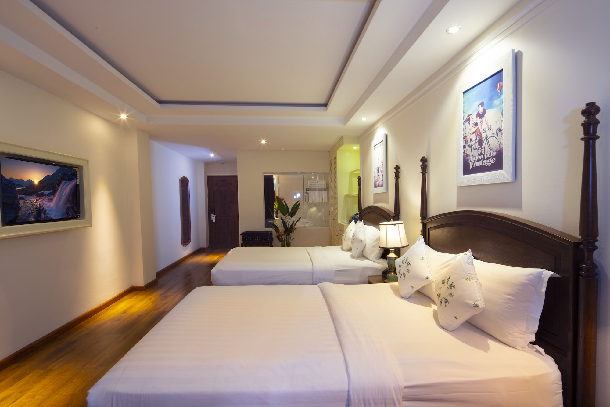 Elegant, Suite, 2 Double Beds, City View