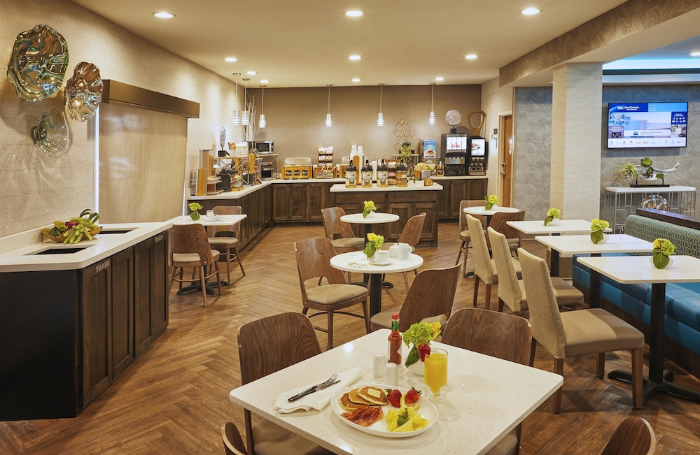 Best Western Plus Hotel Lewisville Flower Mound 32/40