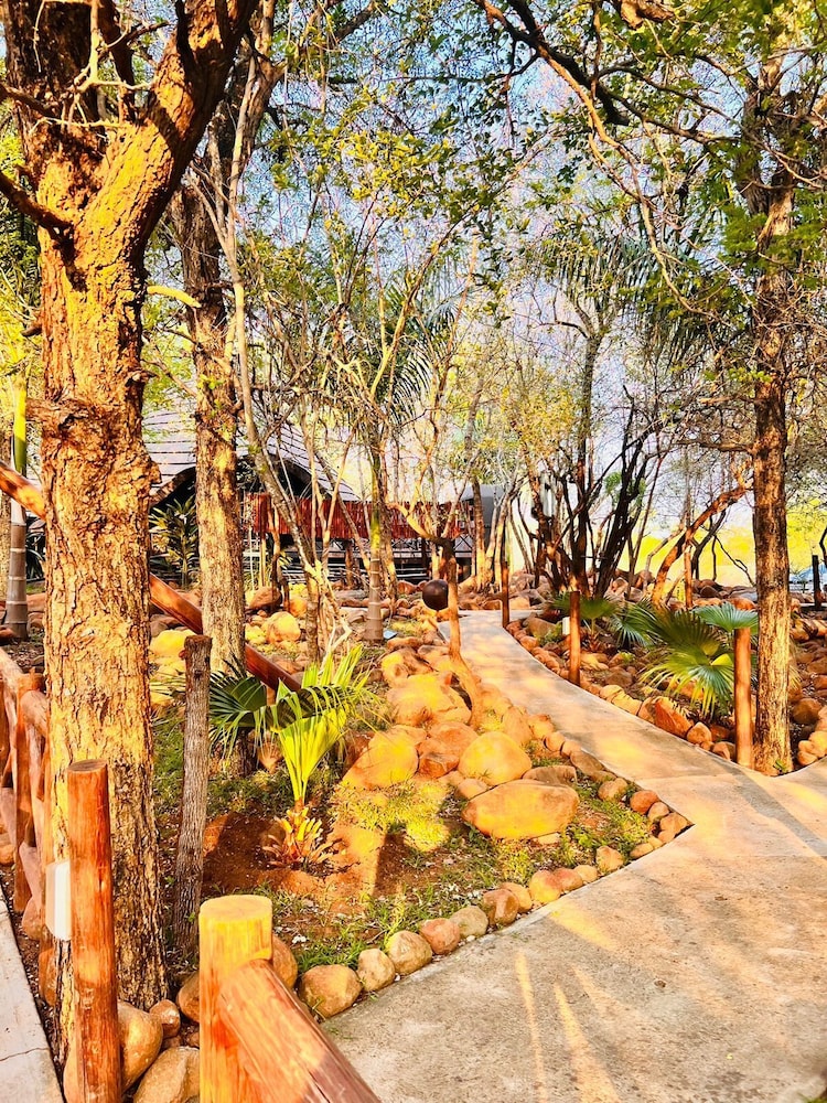 Royale Marlothi Safari Lodge 64/73