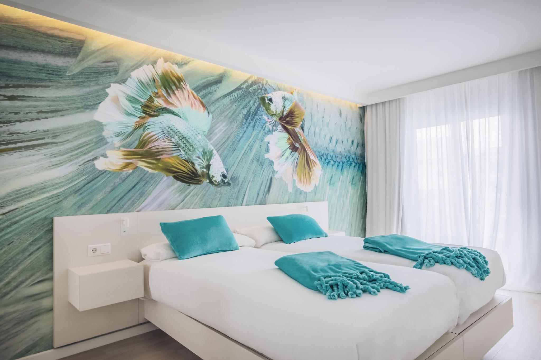 Family Suite, Pool View, Balcony