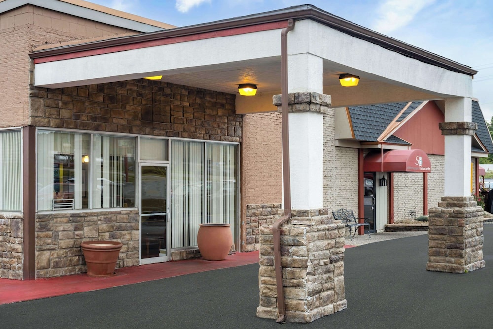 Super 8 by Wyndham Youngstown/Girard 1/26