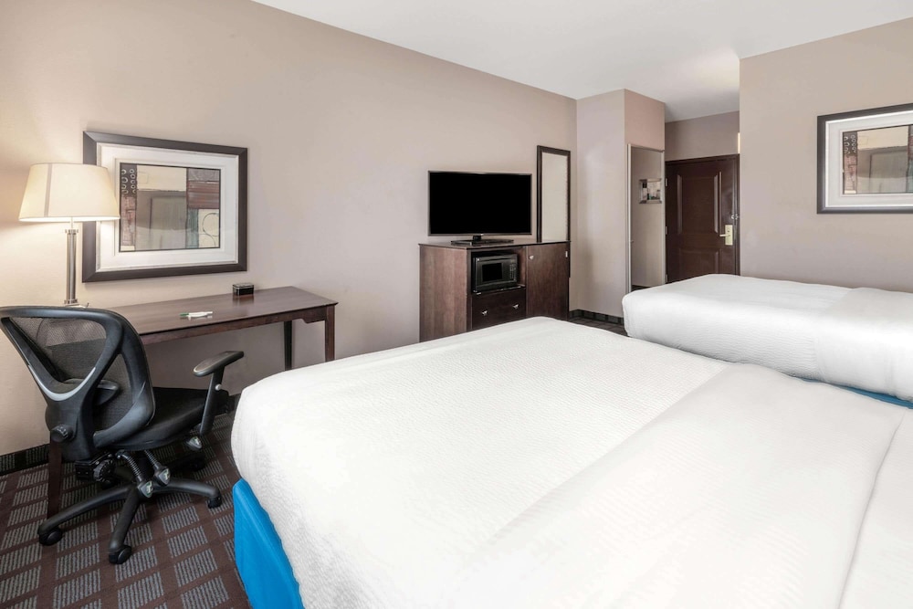 La Quinta Inn & Suites by Wyndham Bozeman 12/33