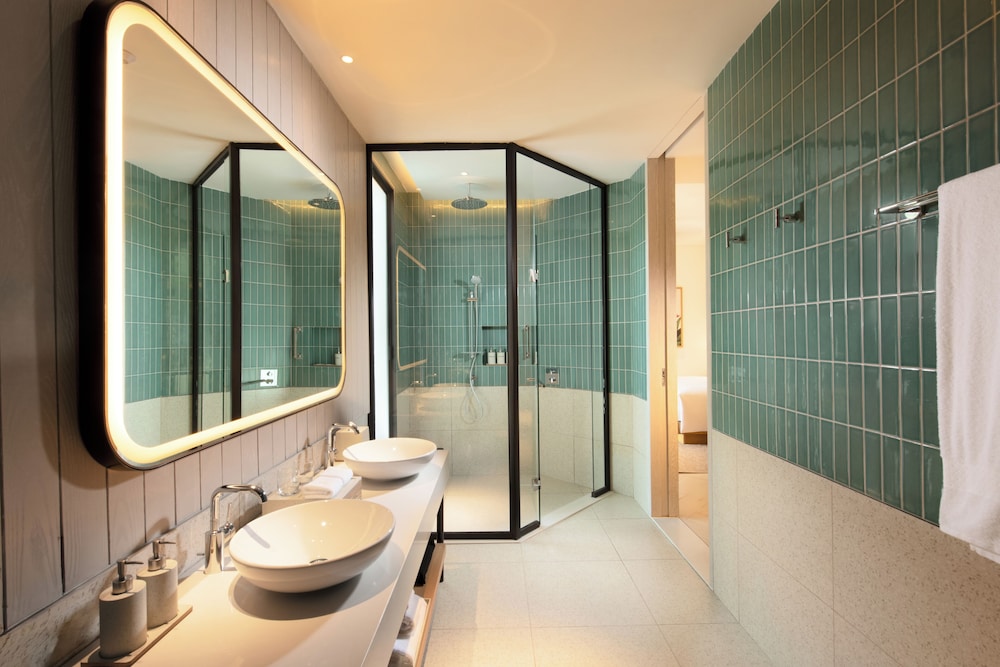 DELUXE, TWIN BEDS, TERRACE