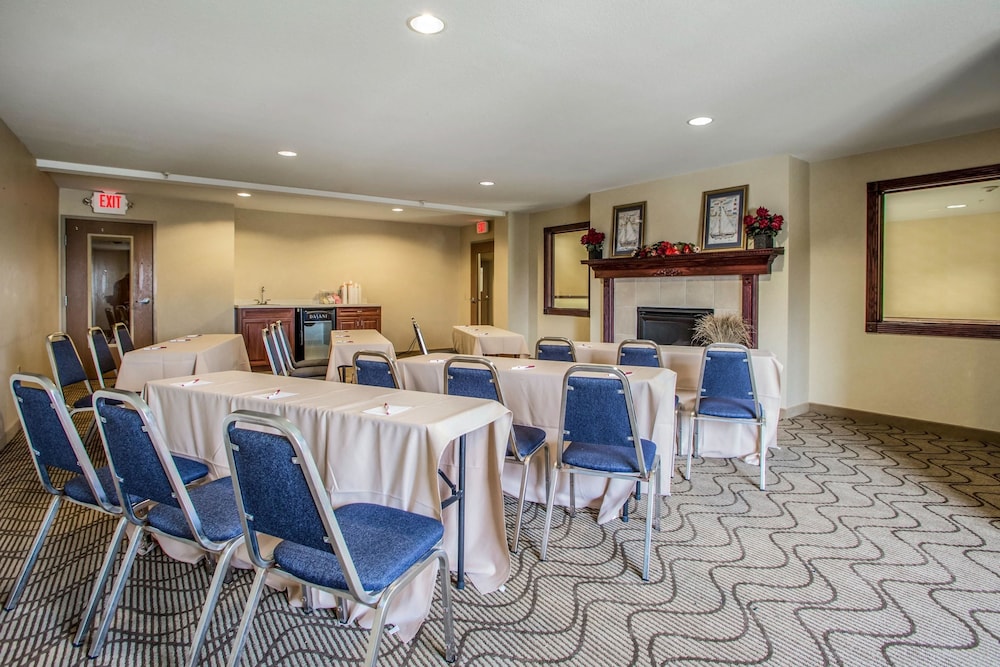 Comfort Suites Lake Geneva East 40/46
