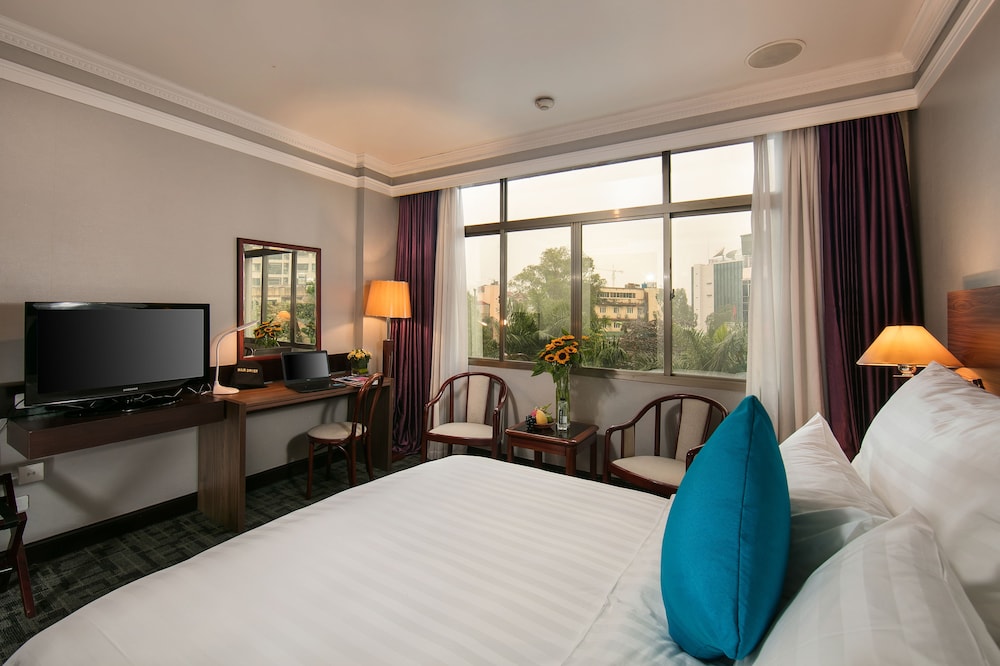Lake Side Hotel 12/63