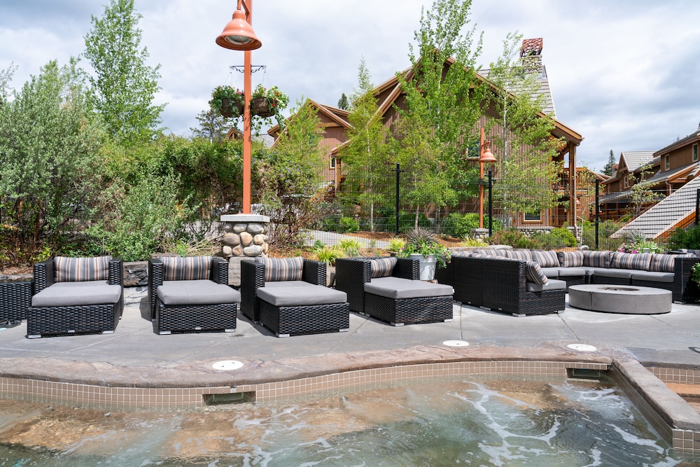 Hidden Ridge Resort 68/73