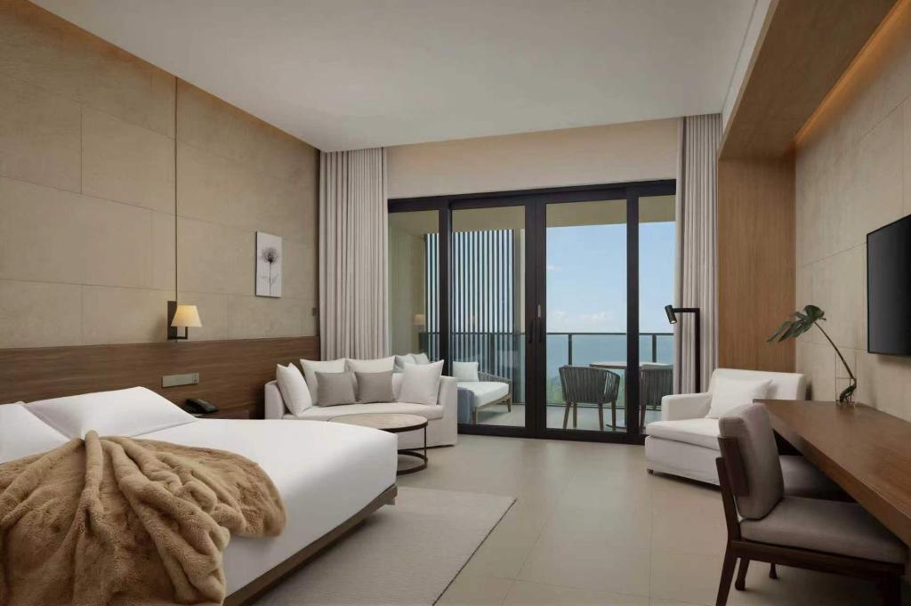 Guest Room, King Bed, Ocean Front, Balcony, High Floor