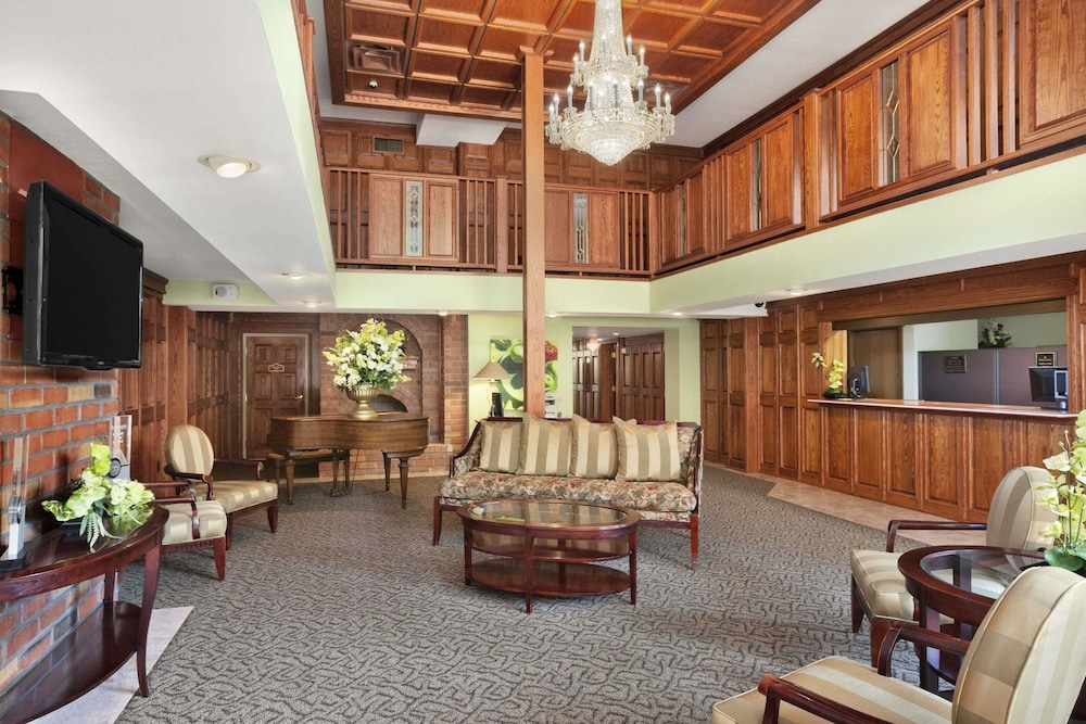 Ramada by Wyndham Saginaw Hotel and Suites 15/28