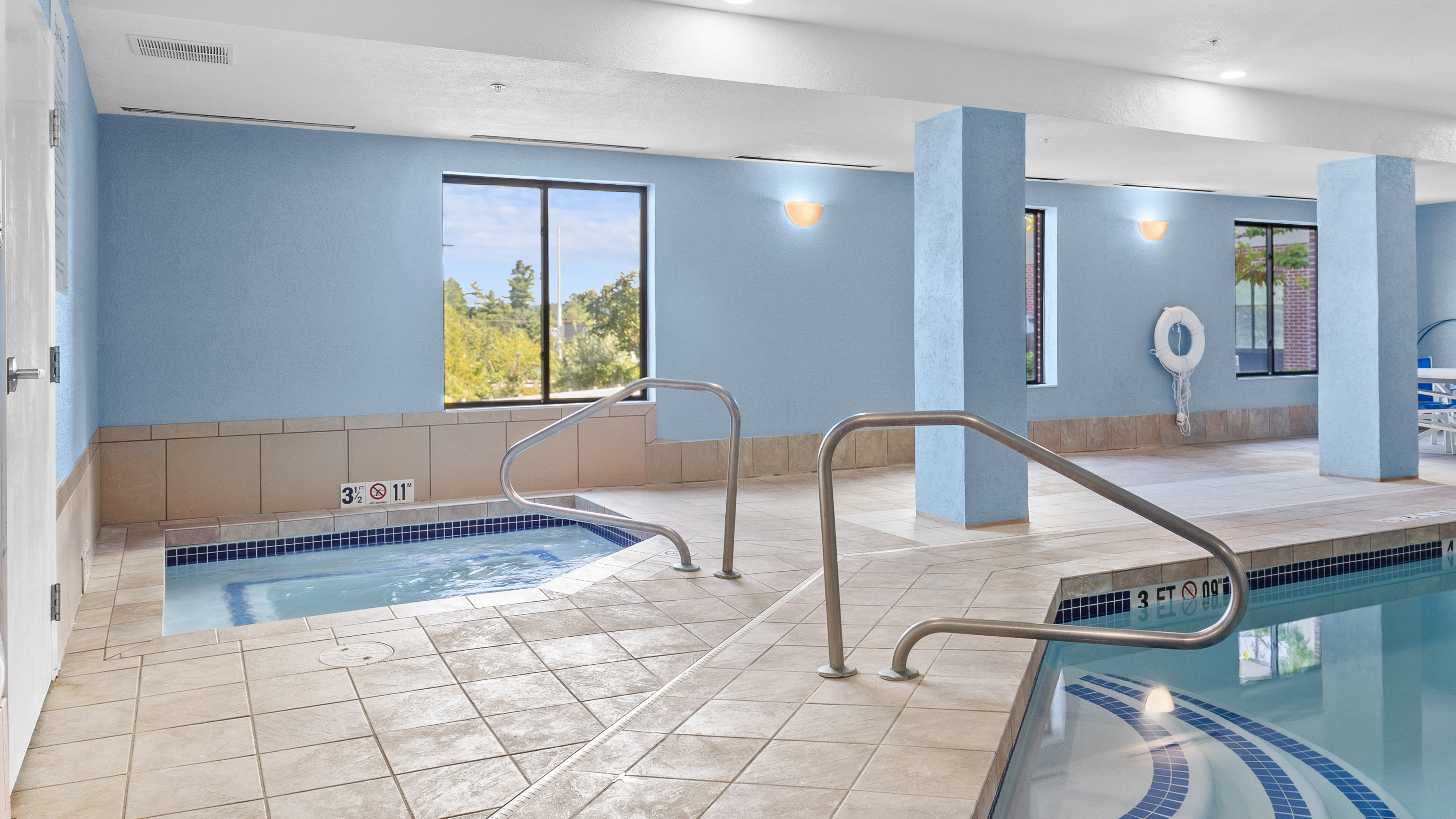 Holiday Inn Express Hotel And Suites Manchester Airport 37/72