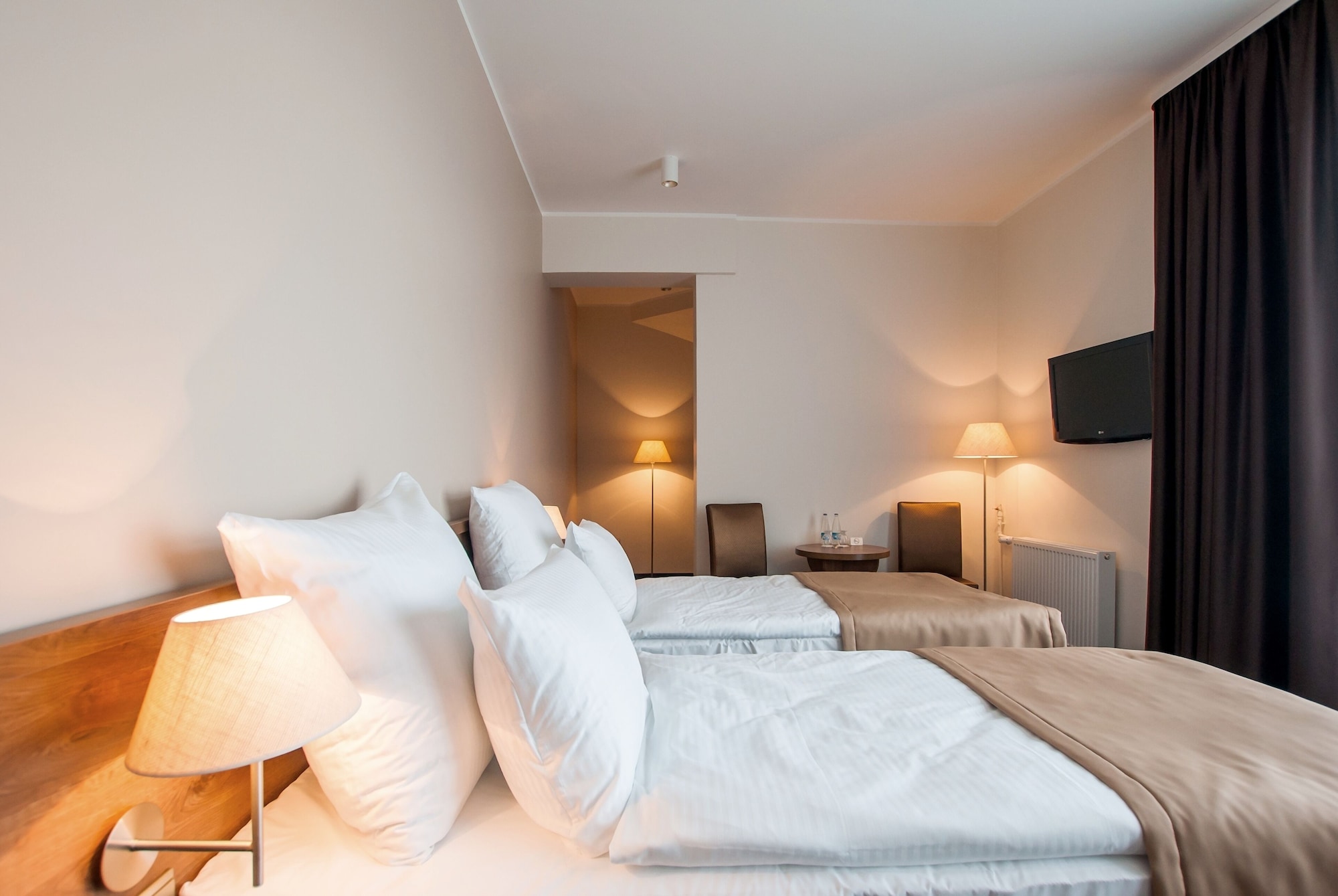 ROOM, TRIPLE