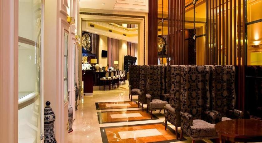 Babylon Hotel 44/53