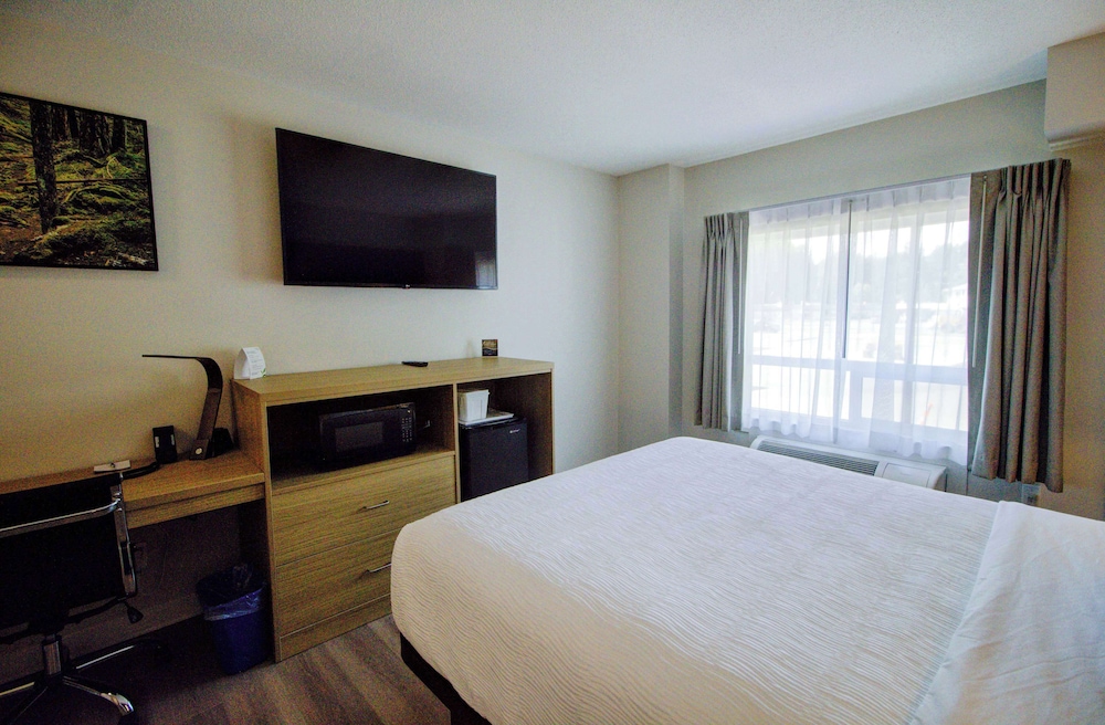Baymont by Wyndham Gold River 27/60