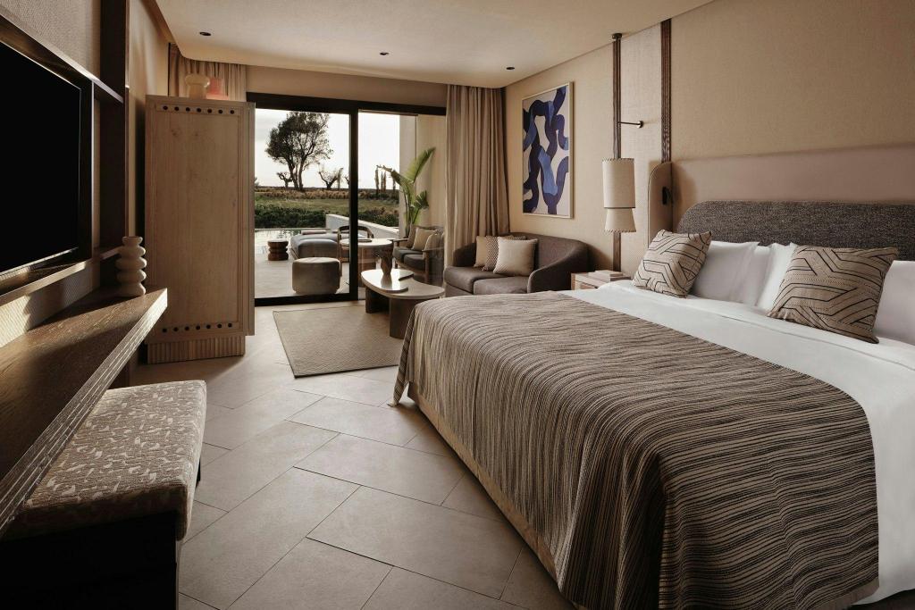 Guest Room, King Bed, Inland View, Private Pool