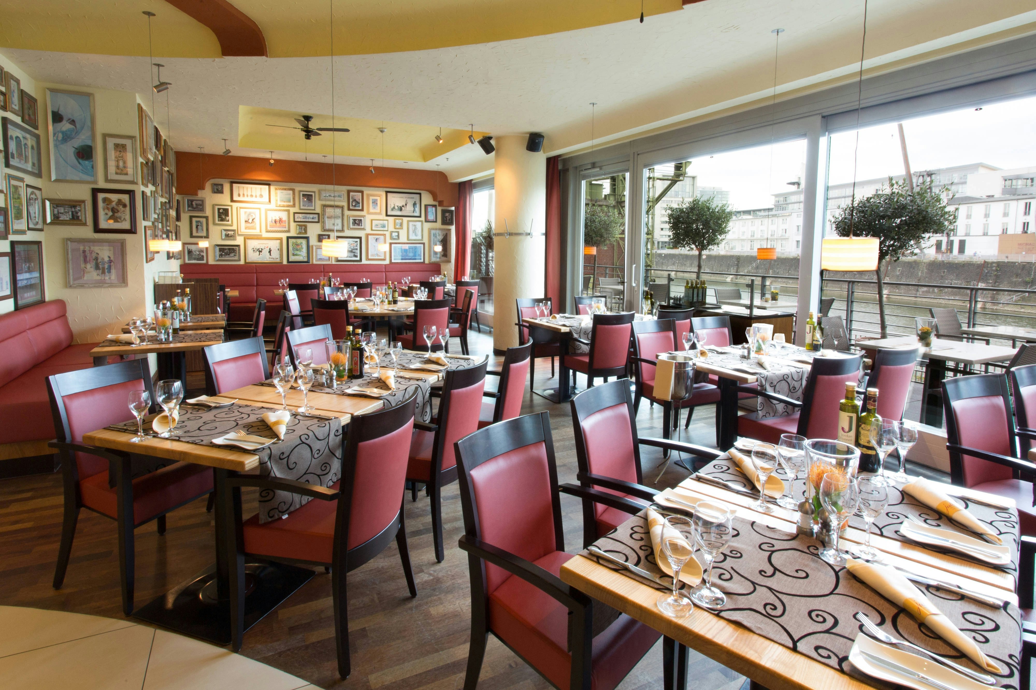 Courtyard By Marriott Dusseldorf Hafen 2/8