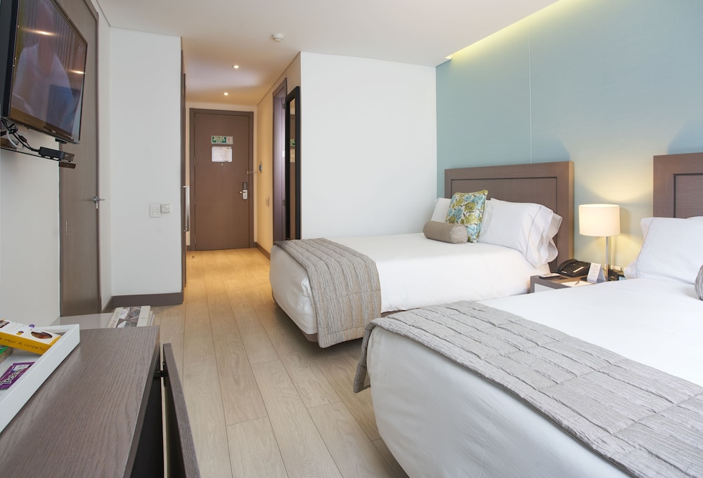 100 Luxury Suites By Preferred 23/76