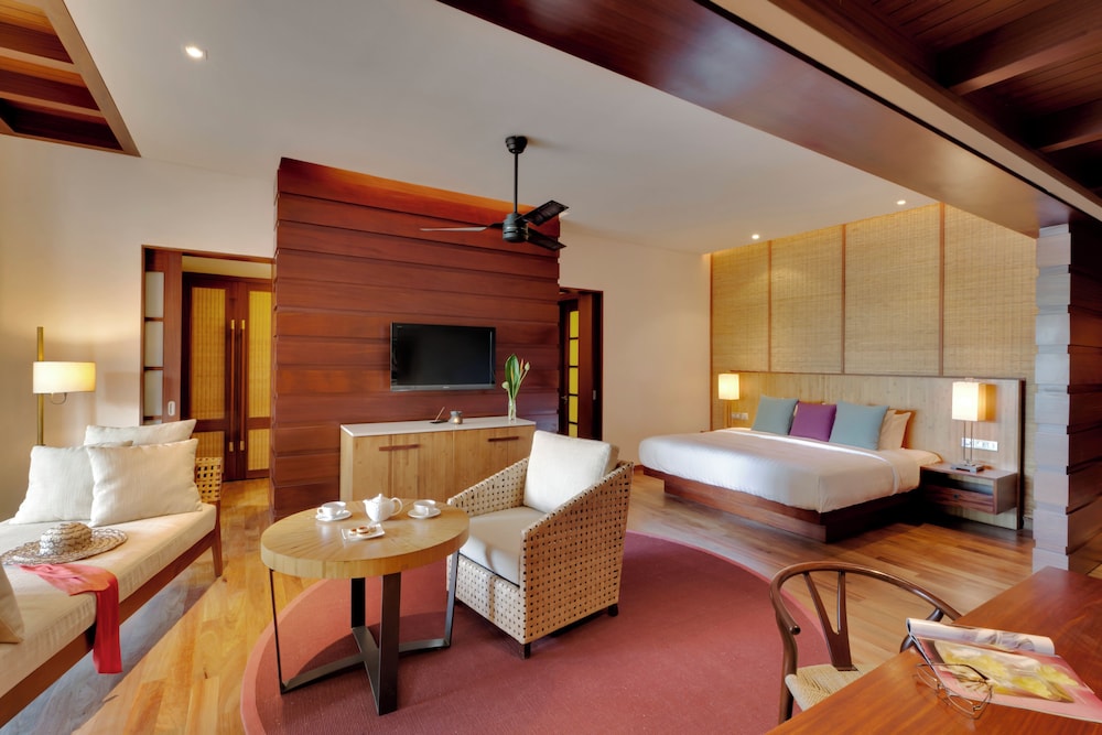 Pool, Luxury, Suite, King Bed