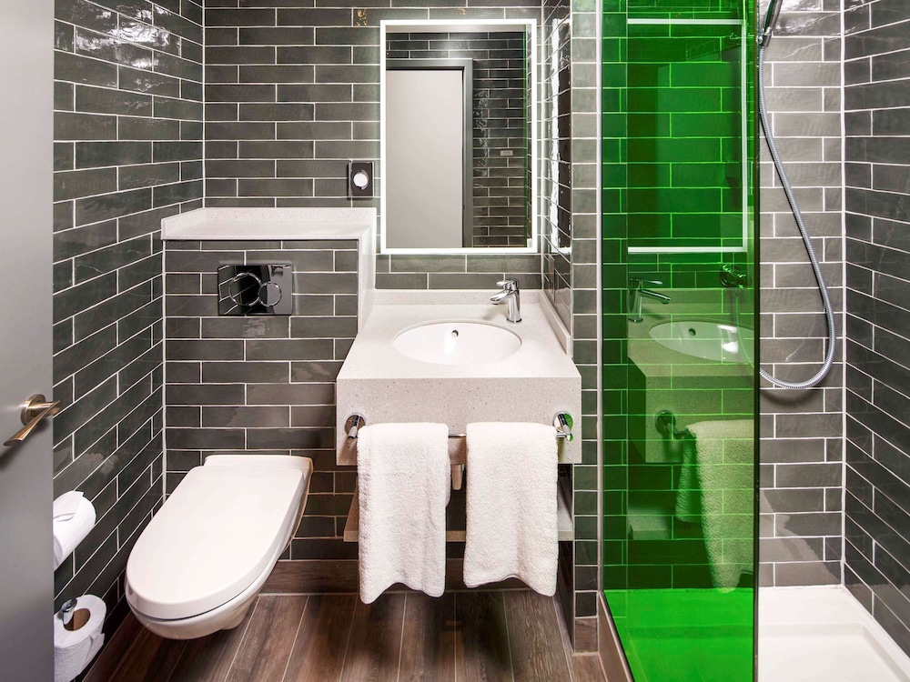 IBIS STYLES LONDON EALING 22/76