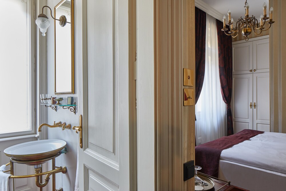 Gerloczy Cafe & Rooms Delux 48/50