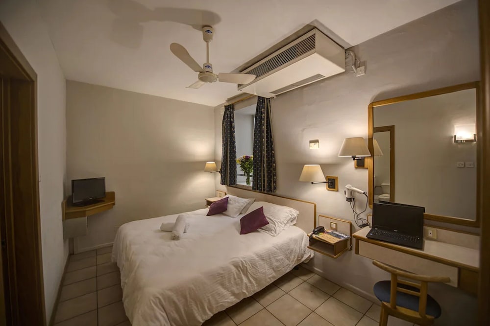 Sliema Chalet Hotel 6/32