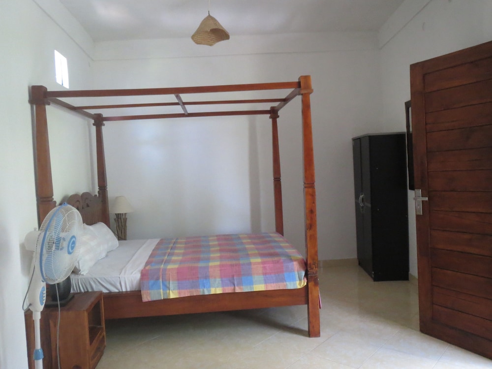 Amed Sari Beach Guesthouse 12/50