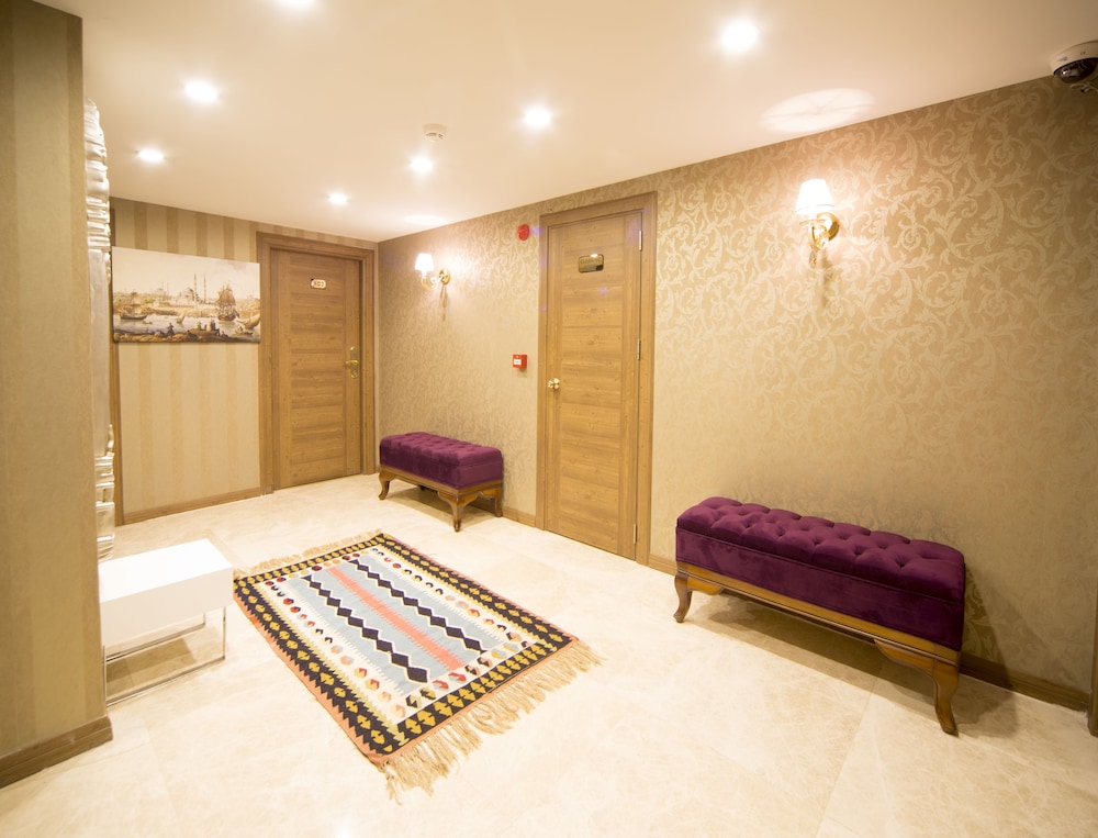 GOLDEN RAIN HOTEL 17/25