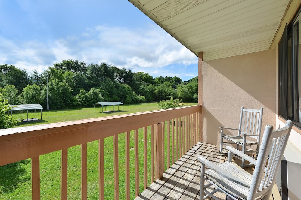 Americas Best Value Inn Canton 8/22