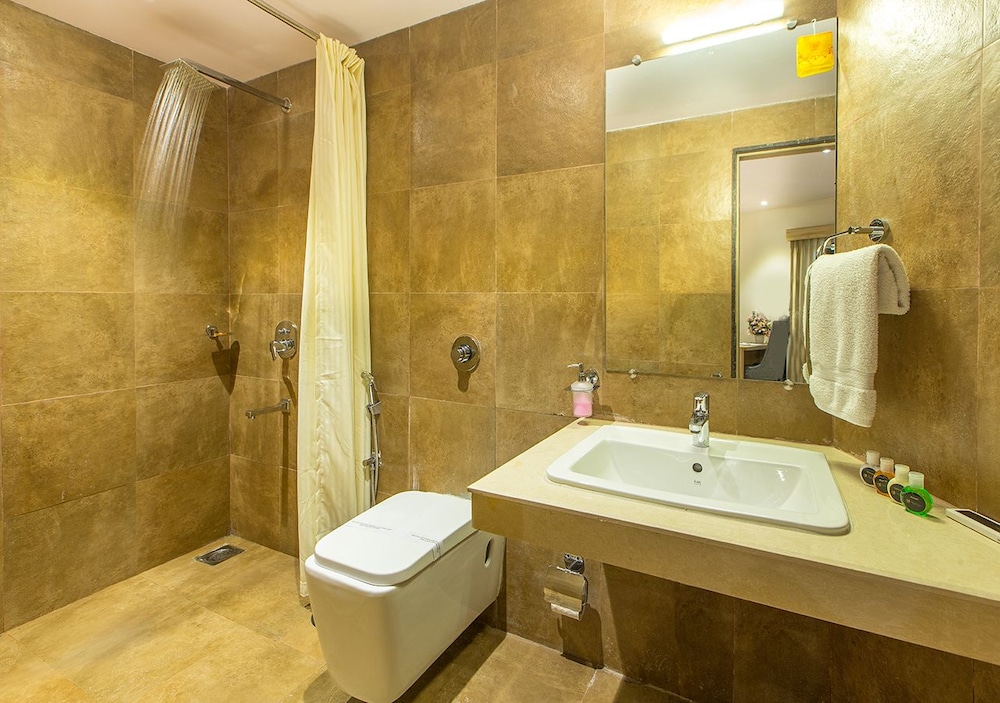 AURA ONE HOTEL 45/45