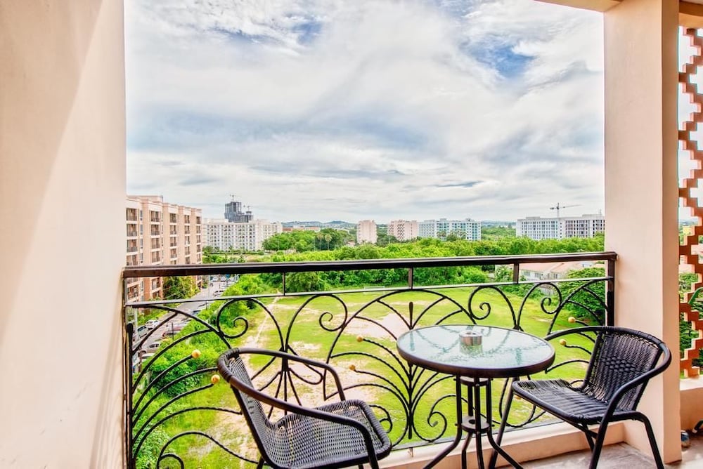 Atlantis Condo Resort Pattaya EVT 45/50