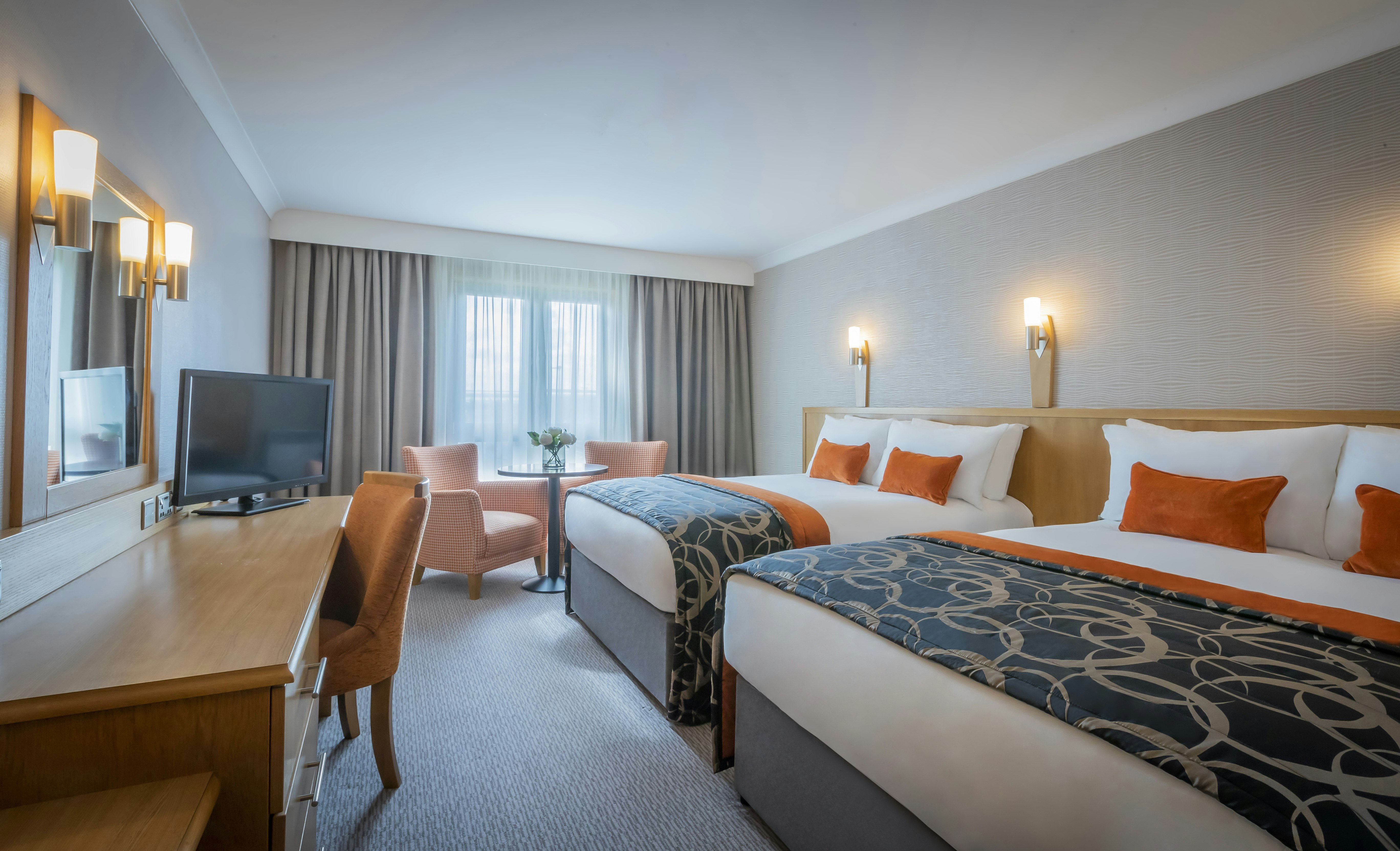 DELUXE, TWIN BEDS