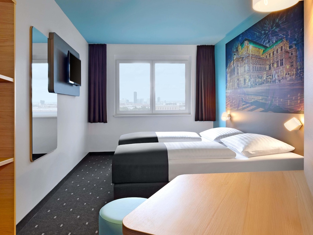 ROOM, TWIN BEDS