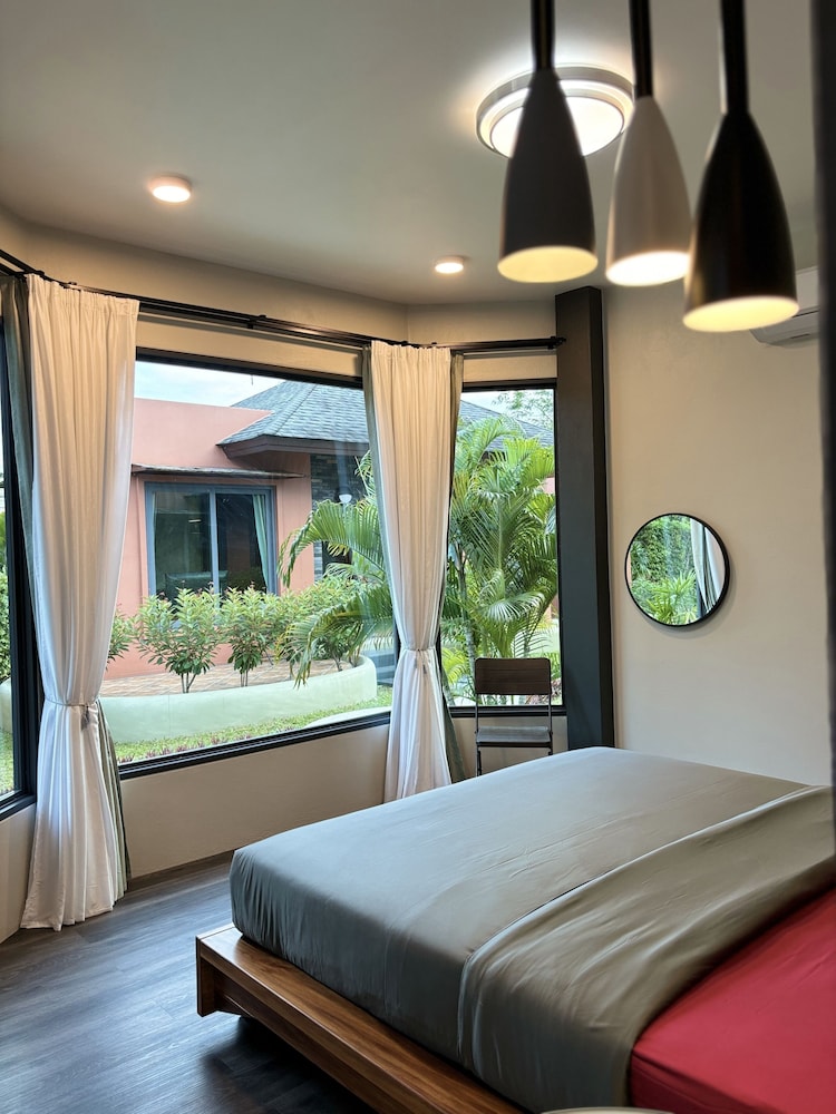 Grand, Deluxe, Bungalow, King Bed