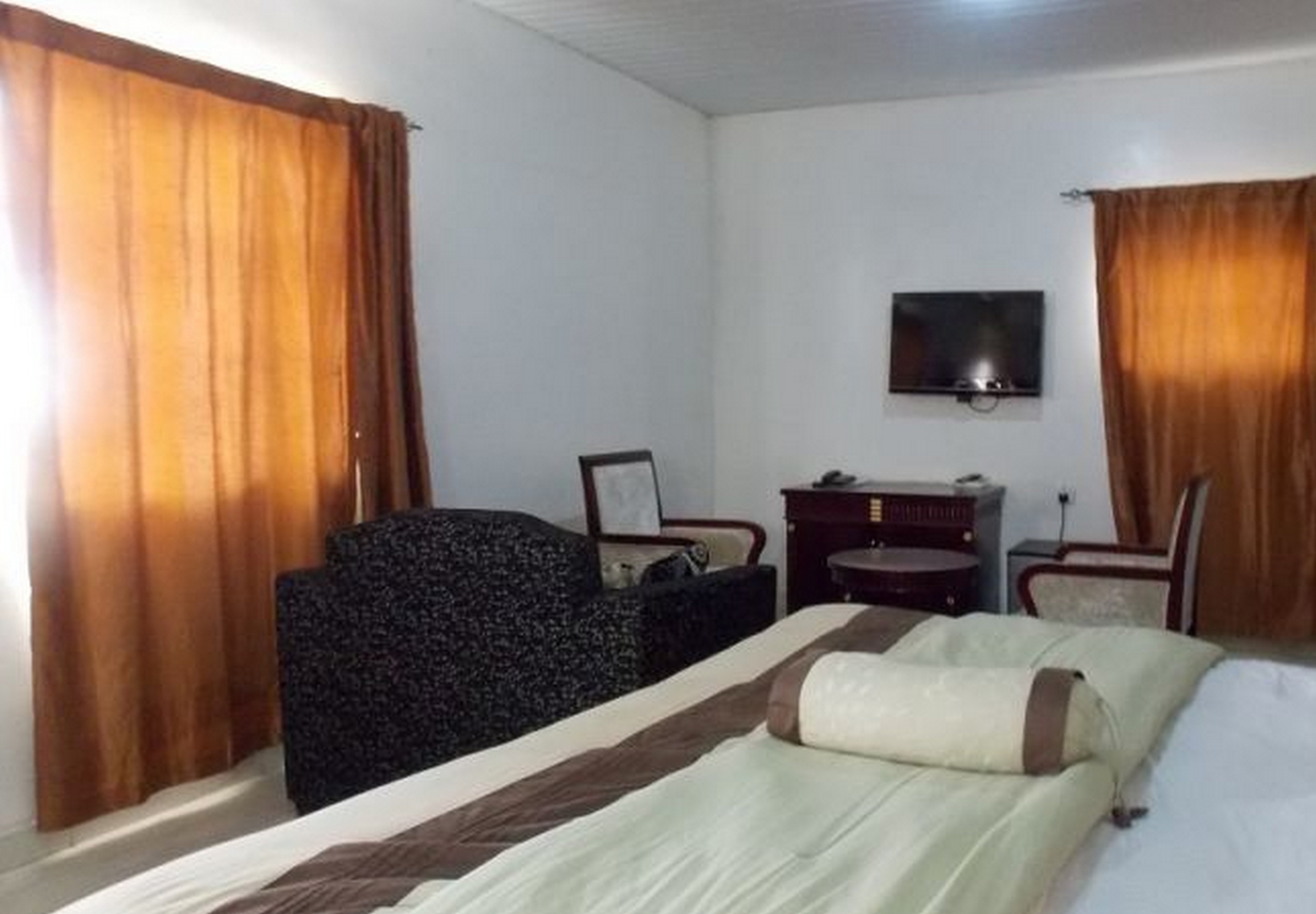 GADE PLACE HOTEL 4/18