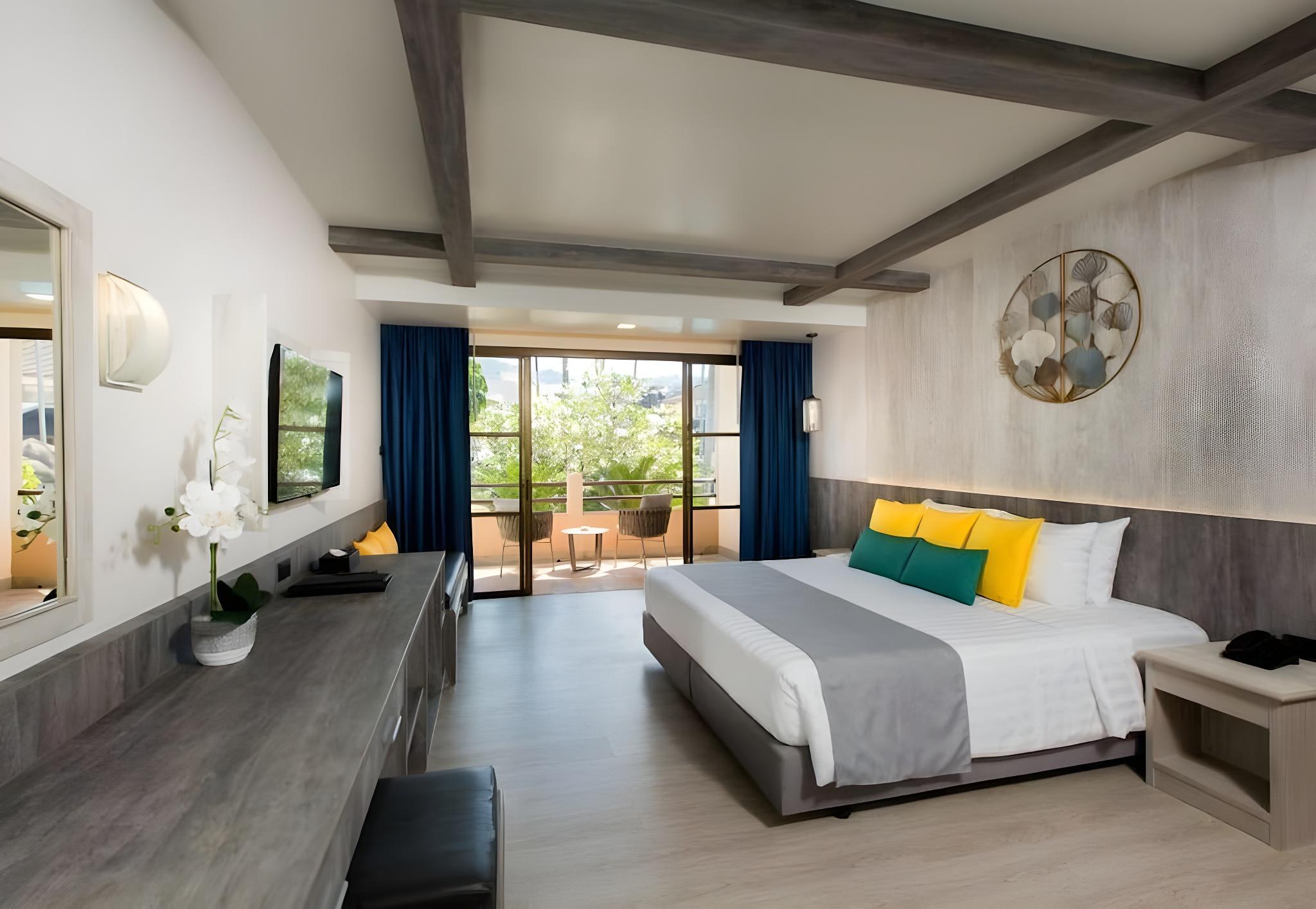 Deluxe, King Bed, Pool Wing
