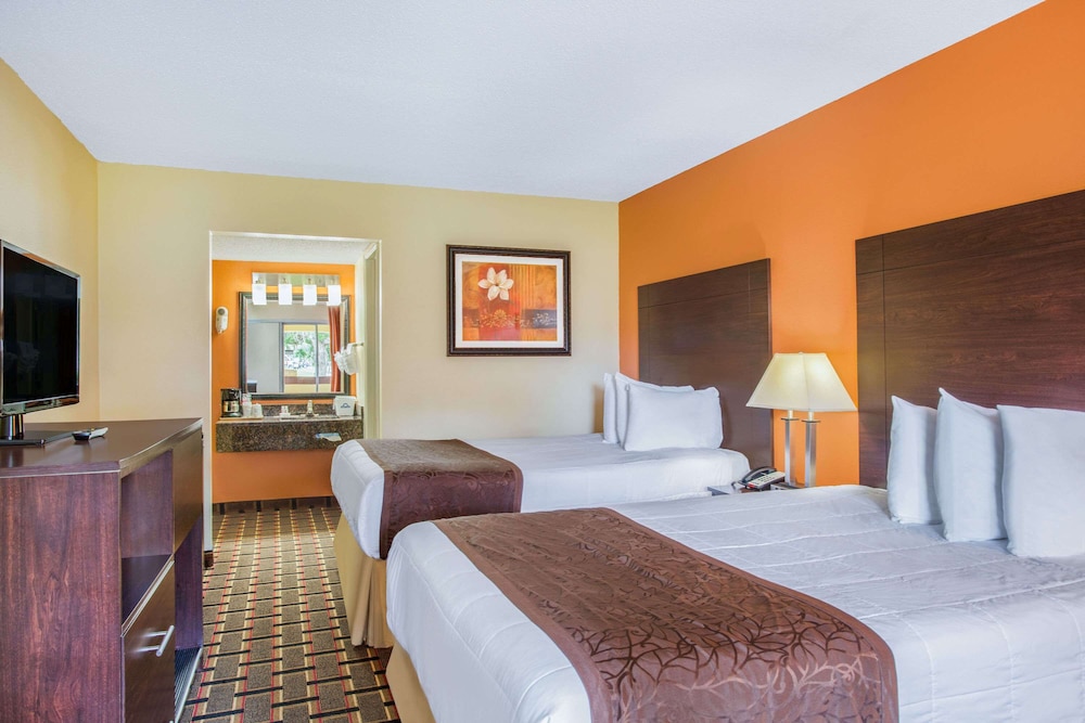 Days Inn by Wyndham Brooksville/Dade City 10/31