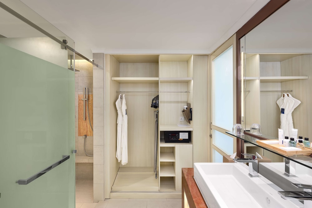 جناح جونيور بسرير كينج بإطلالة على البحر، Radisson Blu Resort Galle 7/7