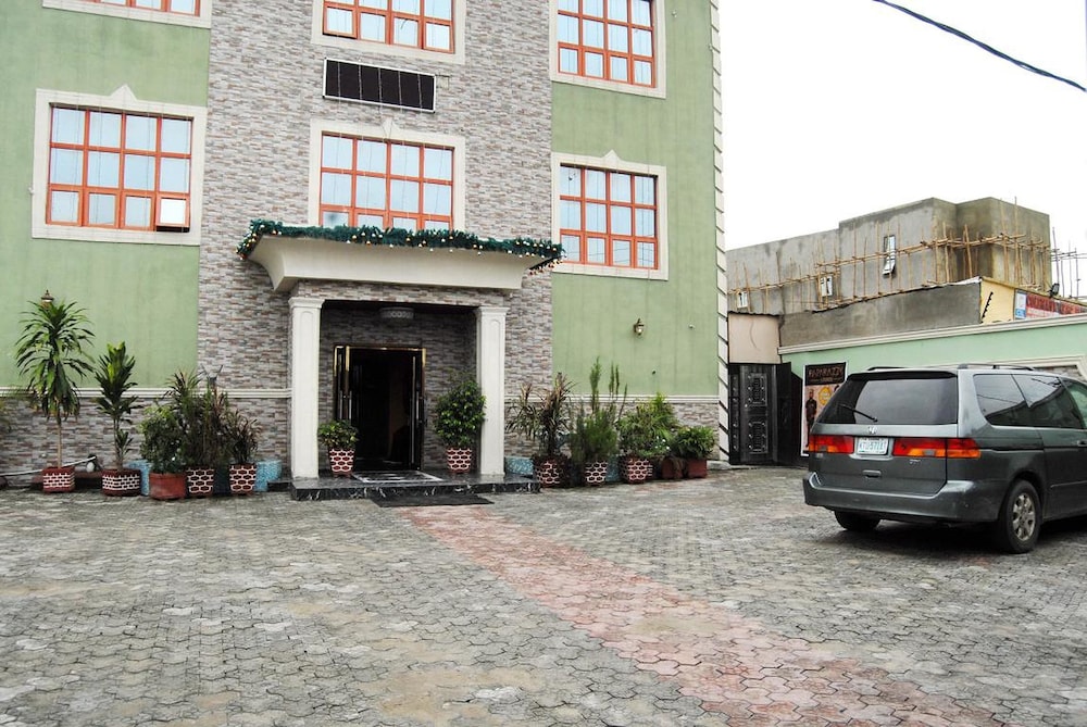 Royal Park Hotel & Suites 57/66