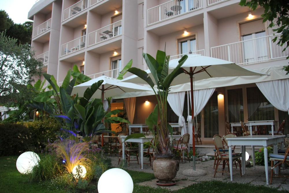 Hotel Bijou 3/58