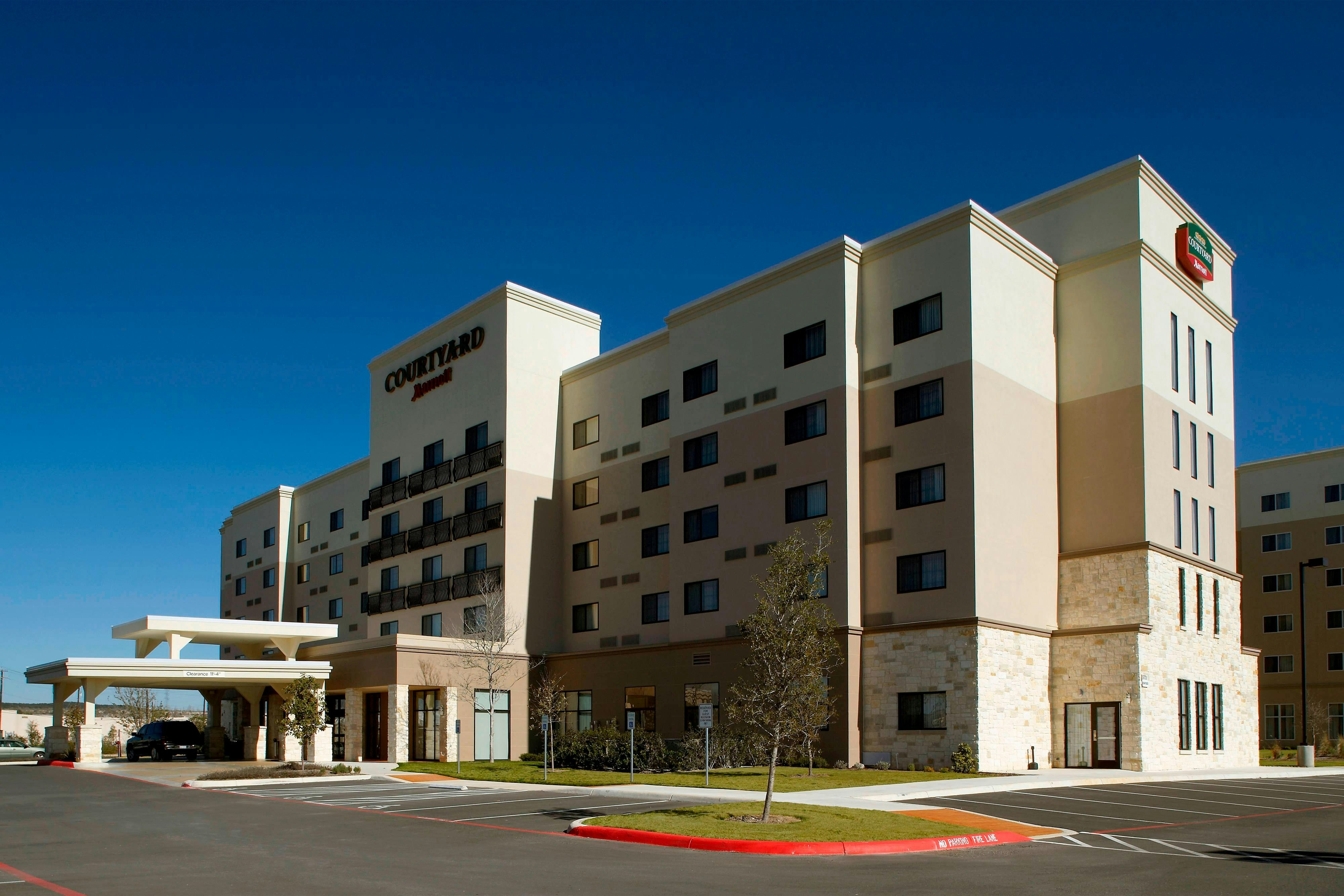 Courtyard By Marriott San Antonio Six Flags At The Rim 35/36