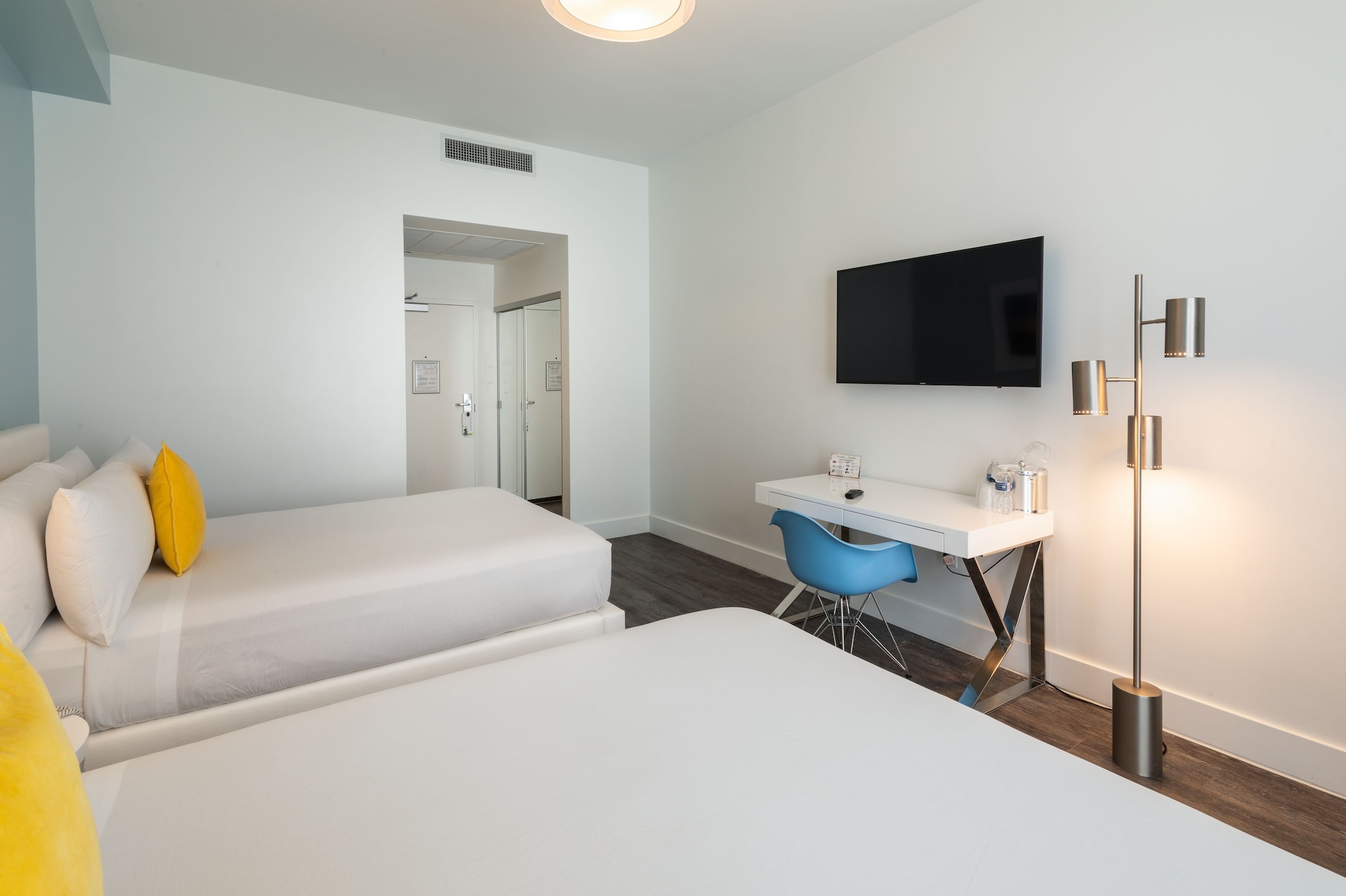 DELUXE, 2 QUEEN BEDS, BALCONY