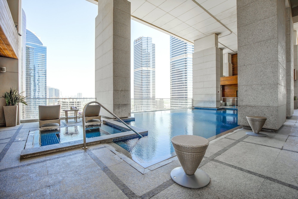 swimming pool spa