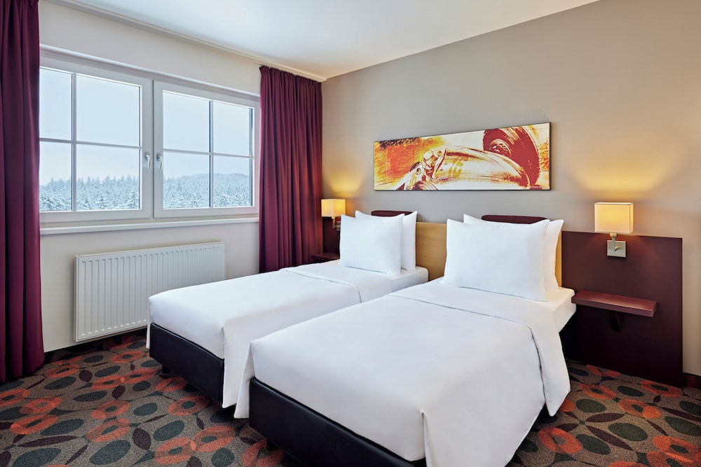 Room, Twin Beds, Forest View