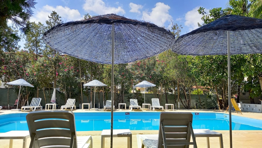 Tropicana Hotel 20/22