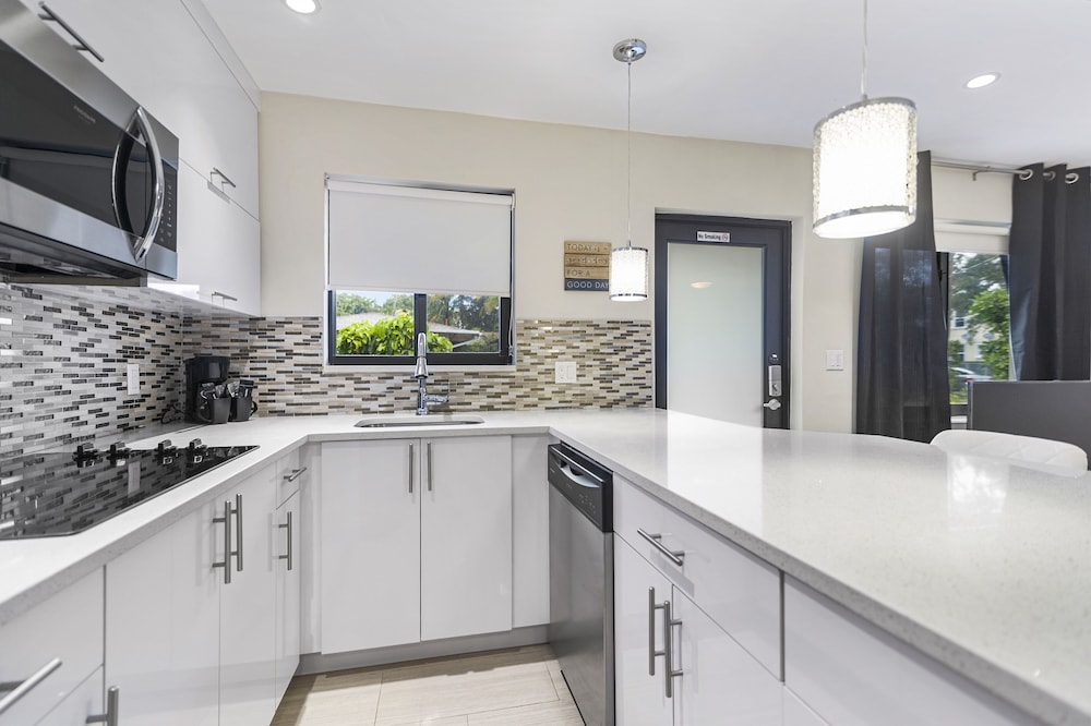 Alani Bay Deluxe Condos Fort Lauderdale 45/50